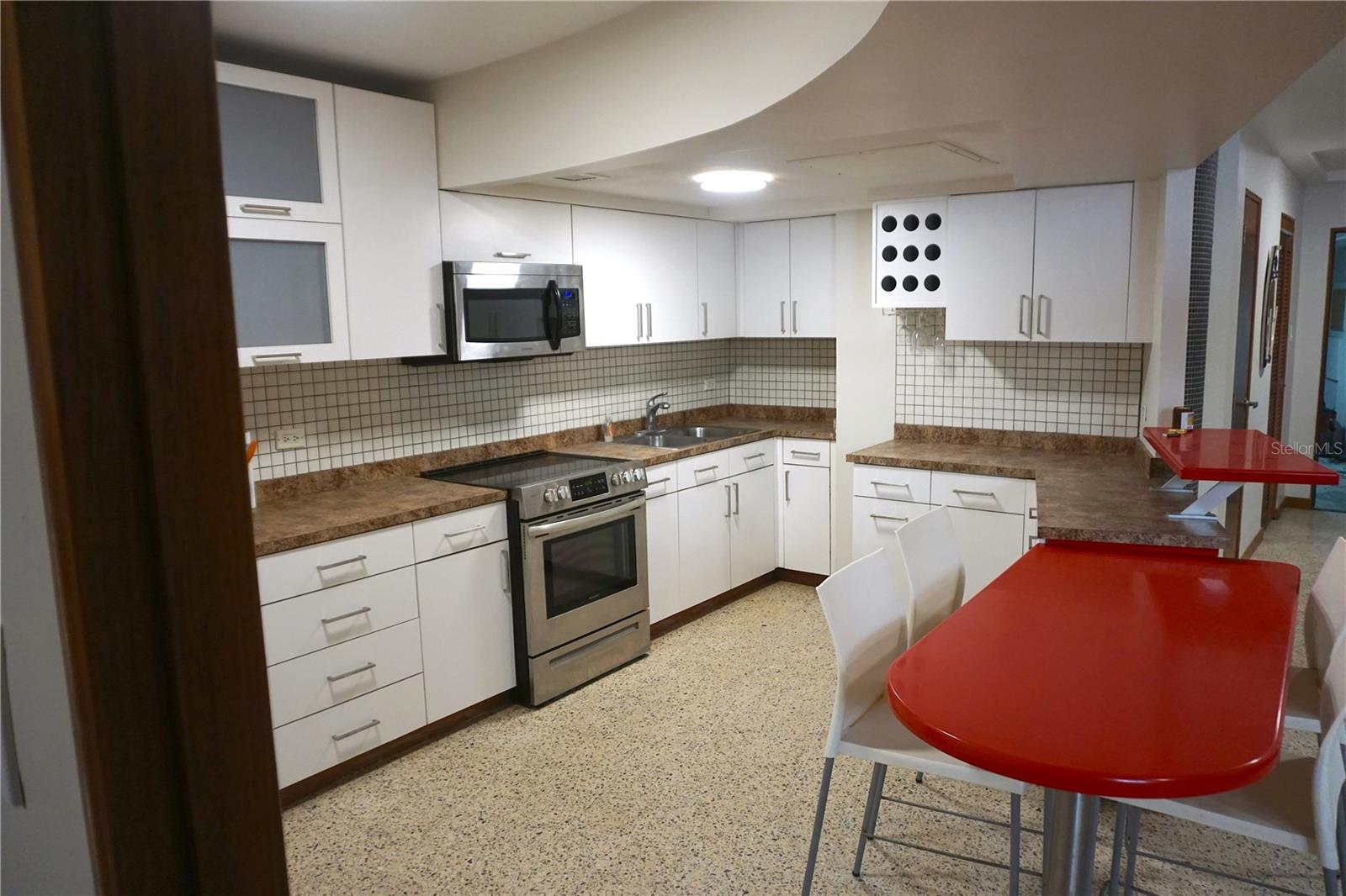 185 Calle Pine Grove #b-1 Property Photo 6