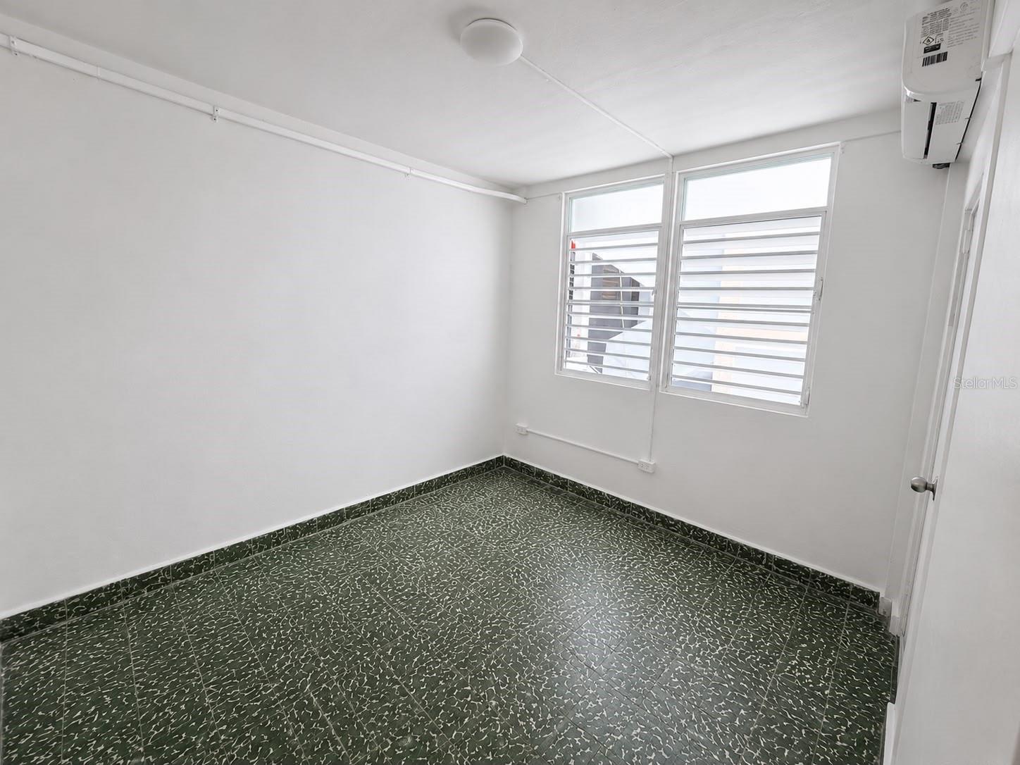 2844 Roosevelt #302 Property Photo 4