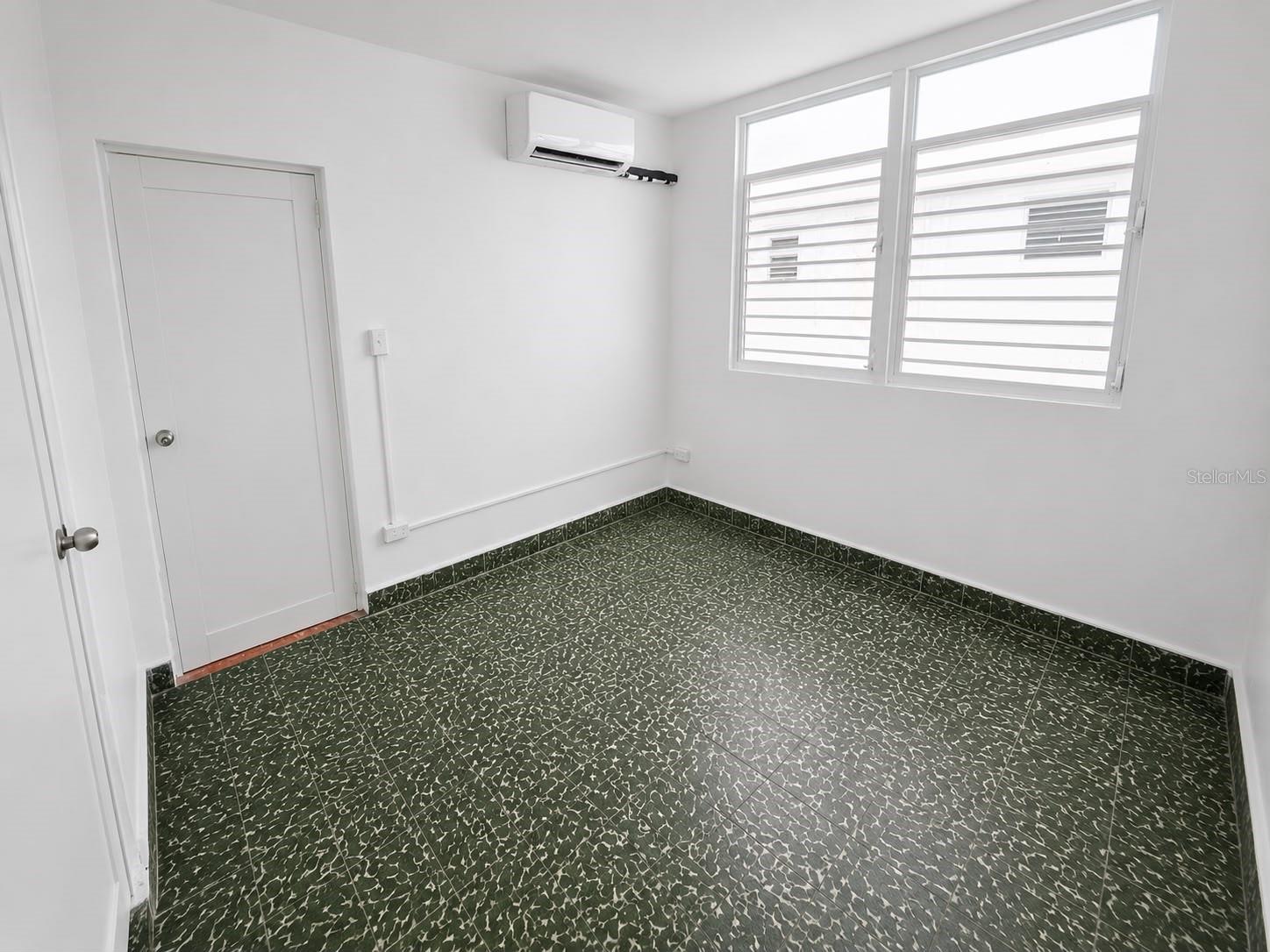 2844 Roosevelt #302 Property Photo 6