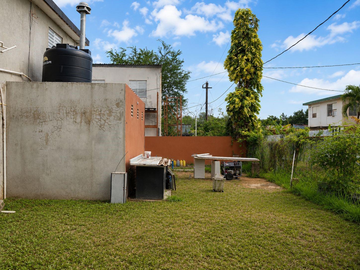 #2 St. Carr. Juaquin “yiye” Avila Property Photo 15