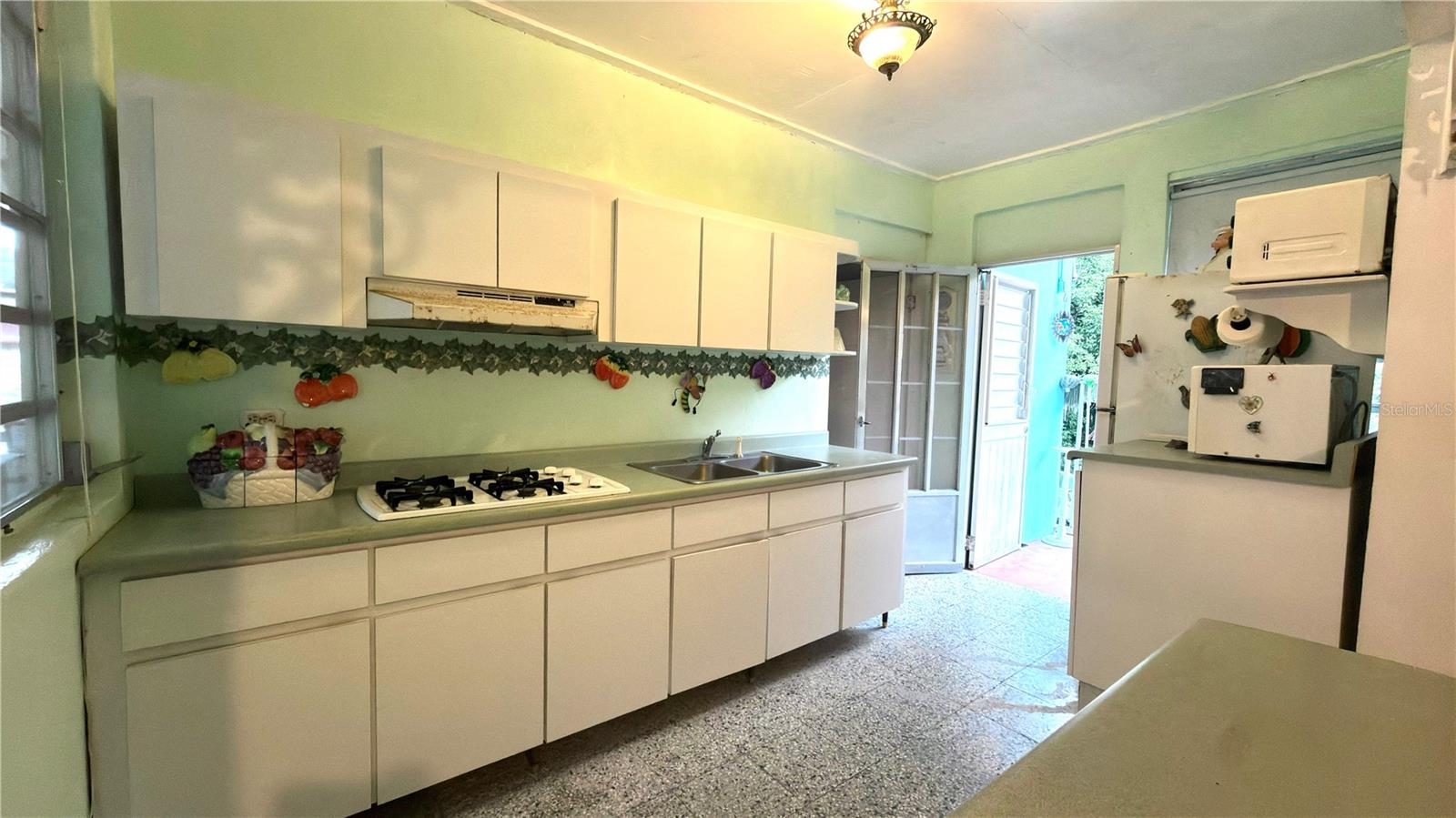PR9122355 Property Photo 3