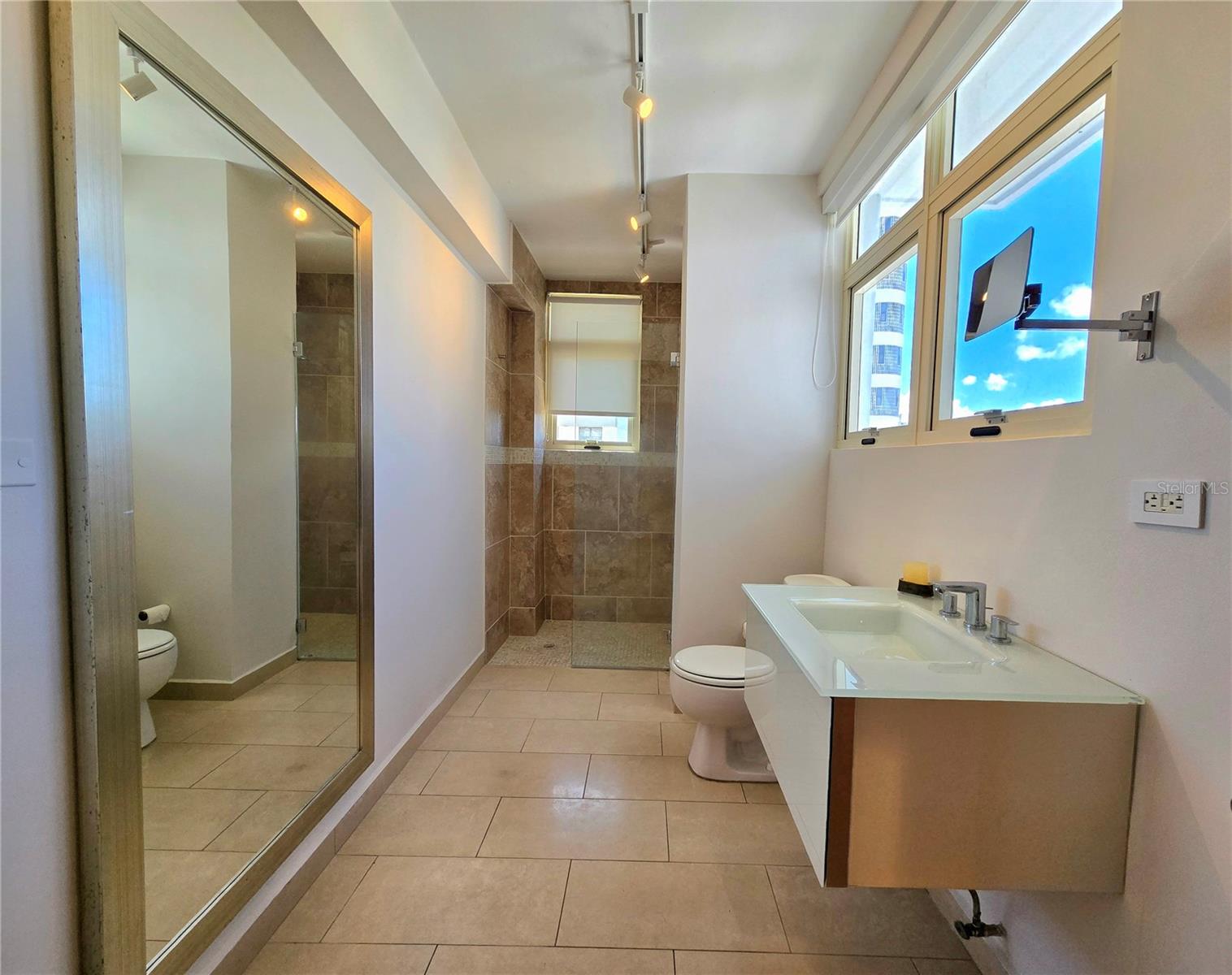 1160 Magdalena Ave #7b Property Photo 12