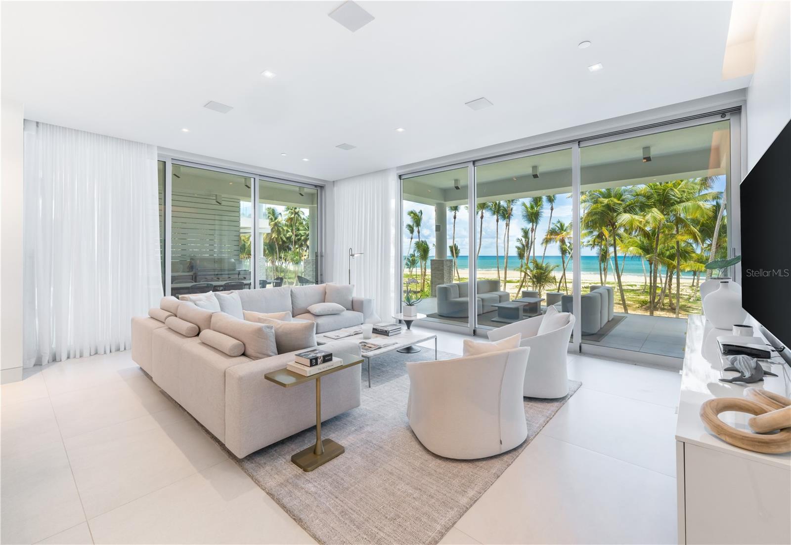 Ocean Drive Four Seasons Private Residences #6302 Property Photo 3
