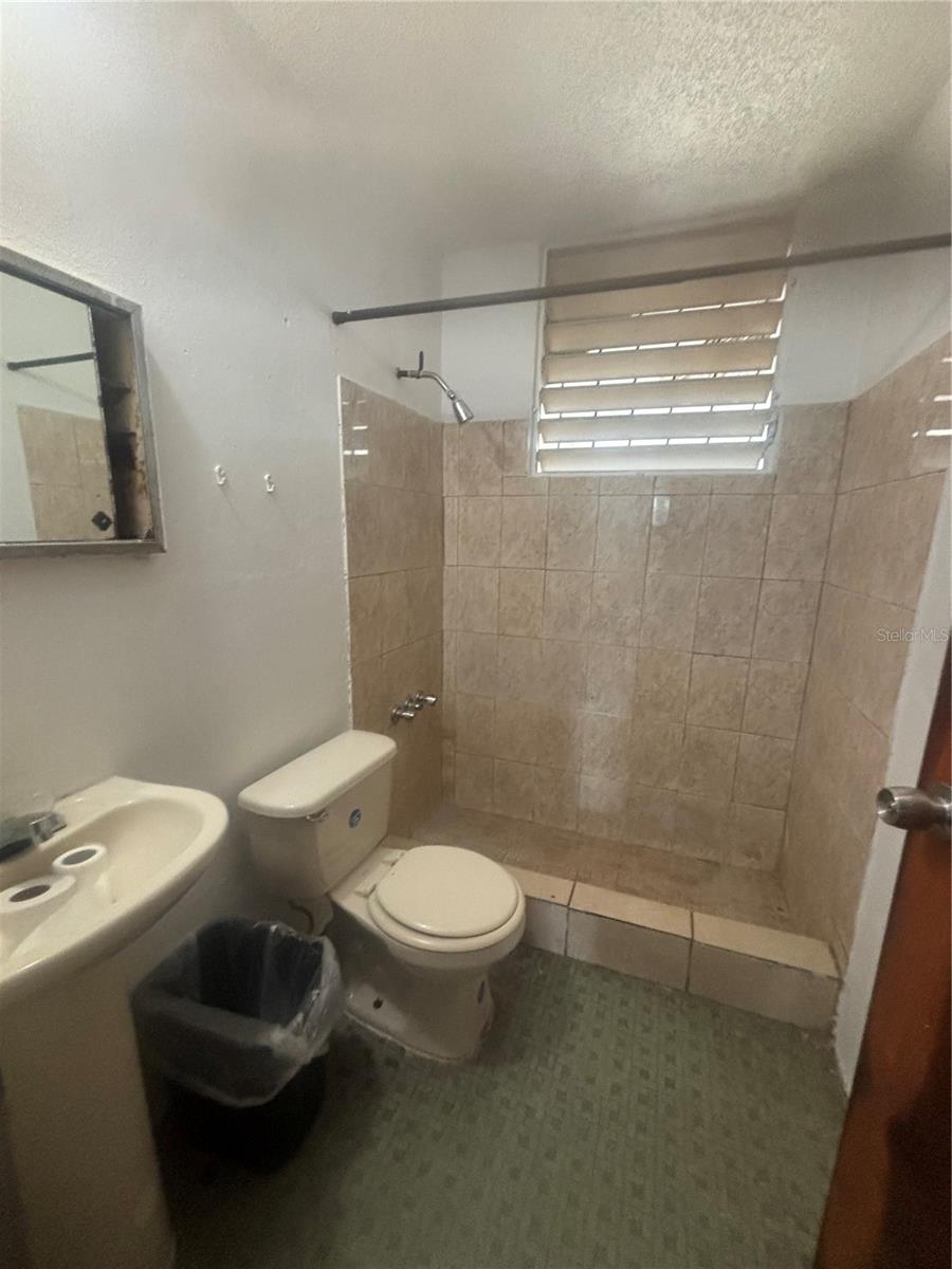 Calle 18 Bloque 23 Property Photo 12