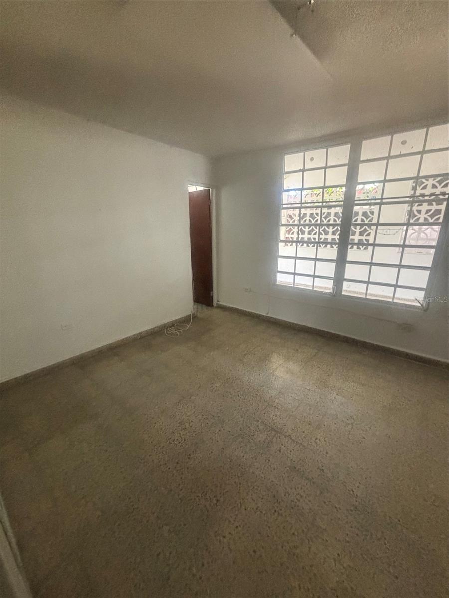 Calle 18 Bloque 23 Property Photo 13
