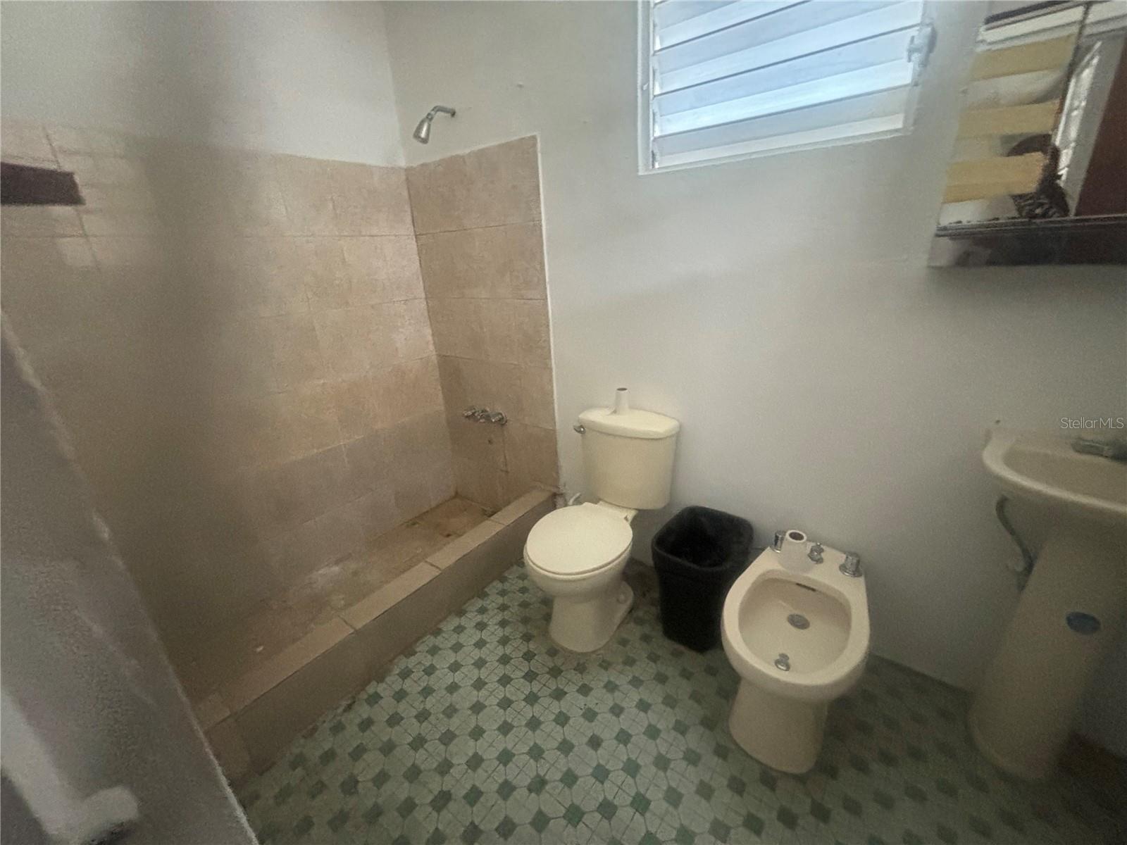Calle 18 Bloque 23 Property Photo 15