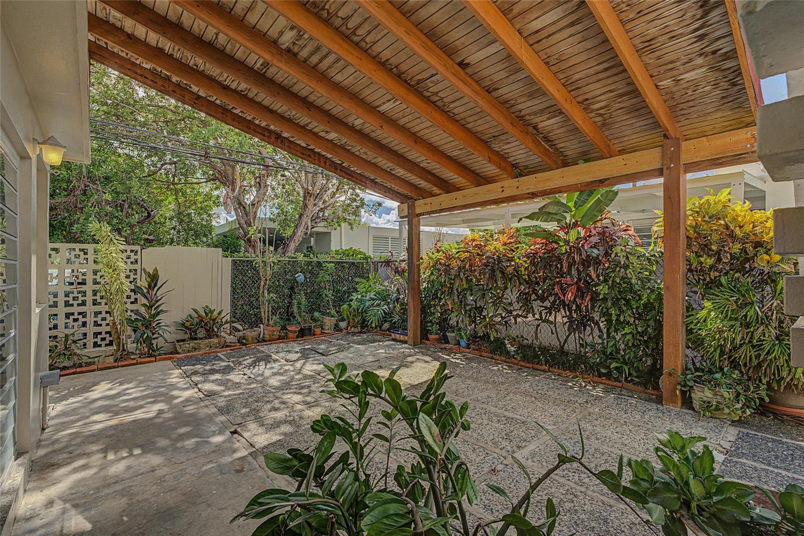 901 Harvard Property Photo 45