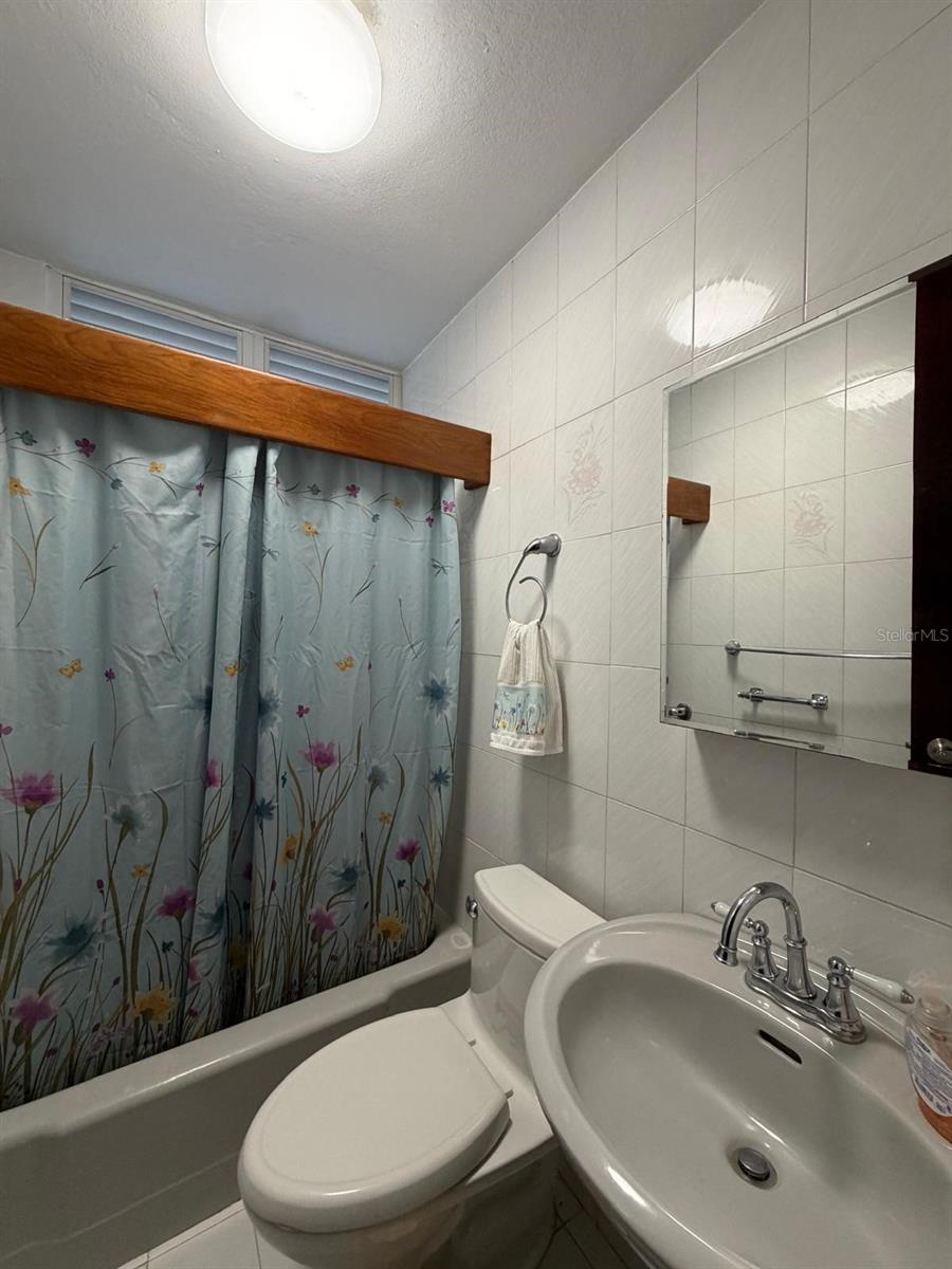 2105 Calle Antioquia Property Photo 9