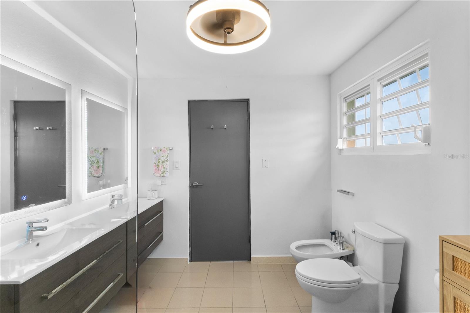 5 Harbour Lights Property Photo 9