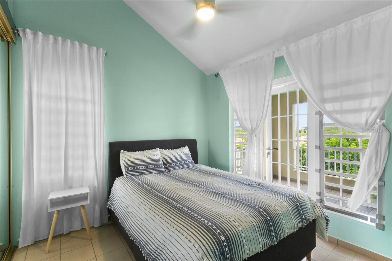 5 Harbour Lights Property Photo 17