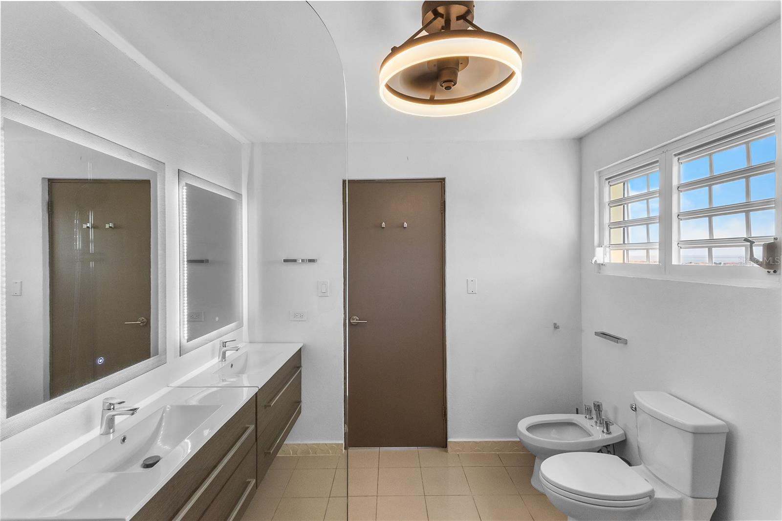 5 Harbour Lights Property Photo 37