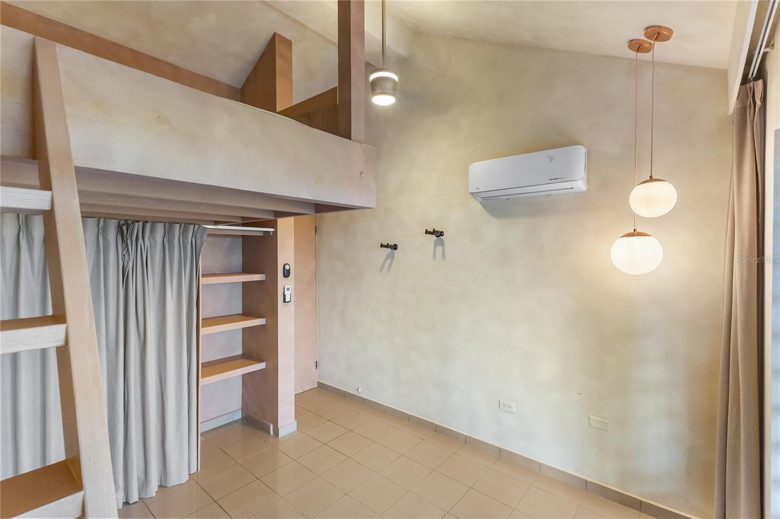 5 Harbour Lights Property Photo 51