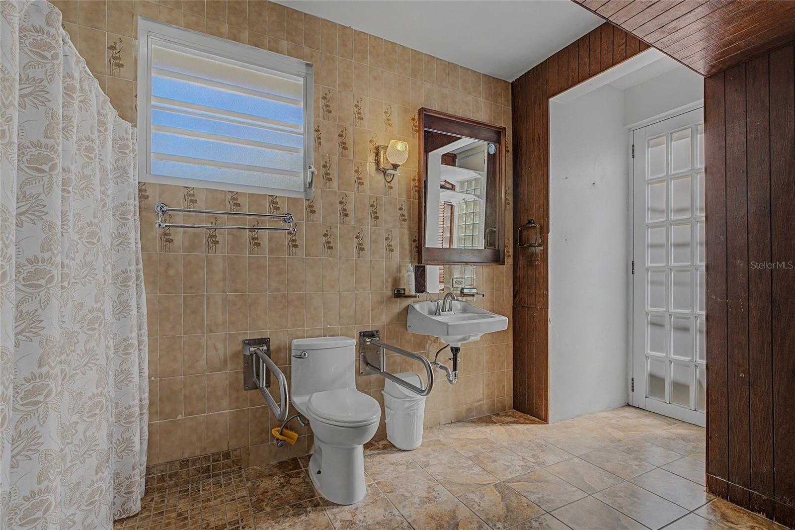 901 Harvard Property Photo 43