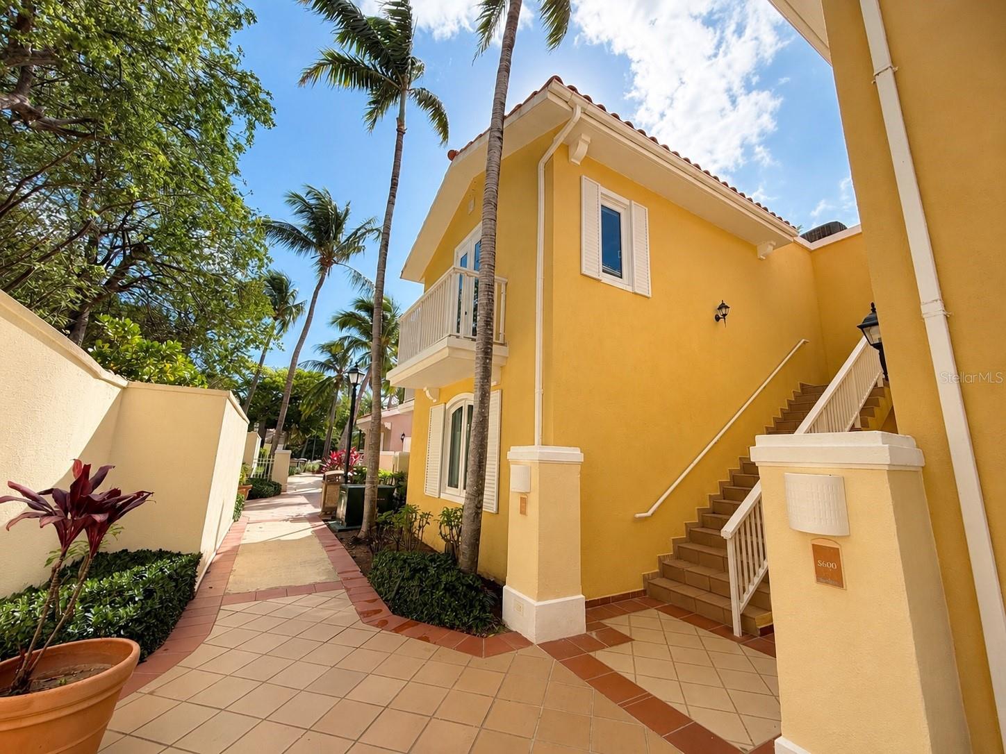 987 Carr Pr #1 Property Photo 1