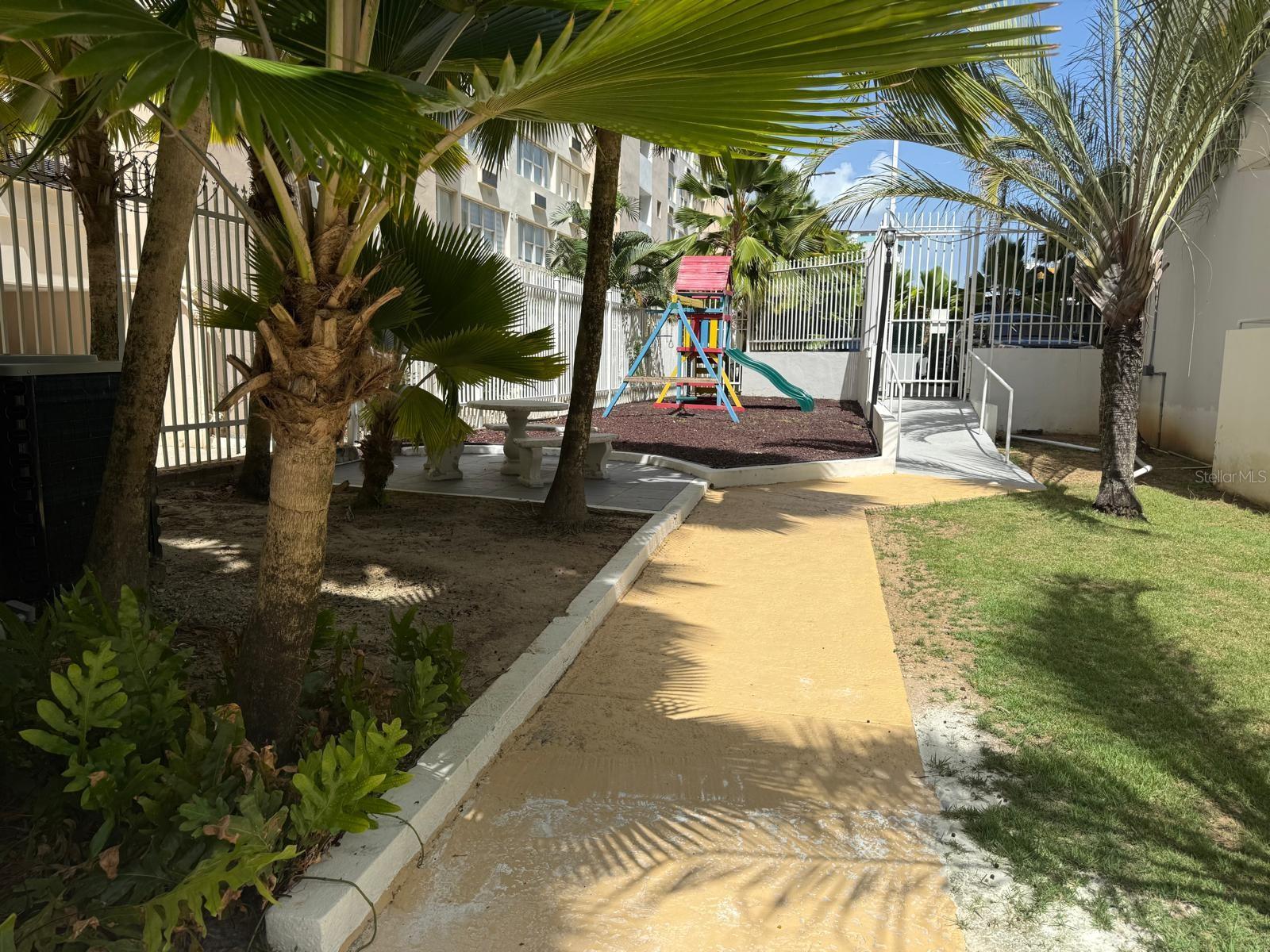 6400 Isla Verde Ave #5d Property Photo 24