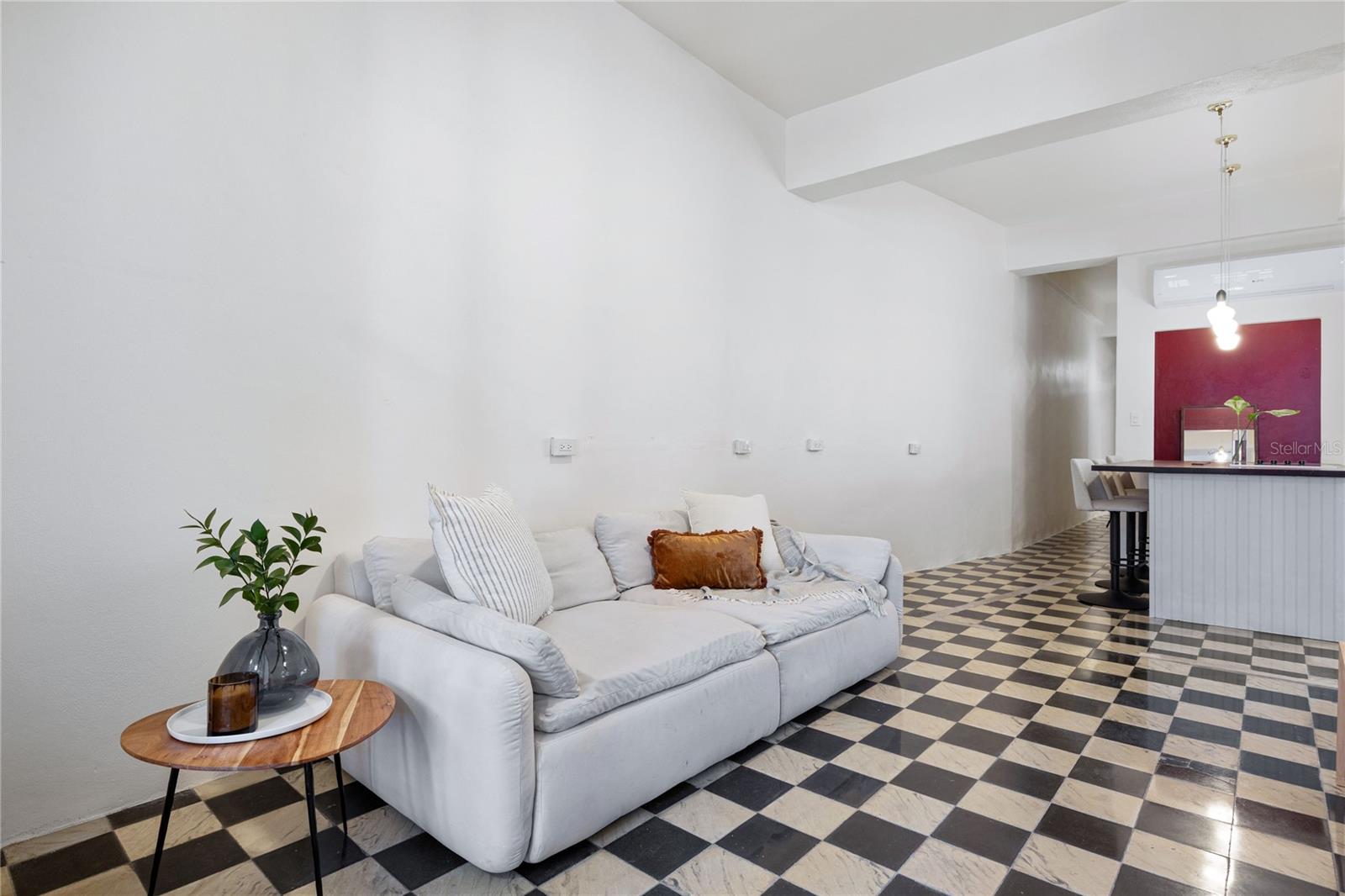 360-362 Fortaleza #7 Property Photo 6