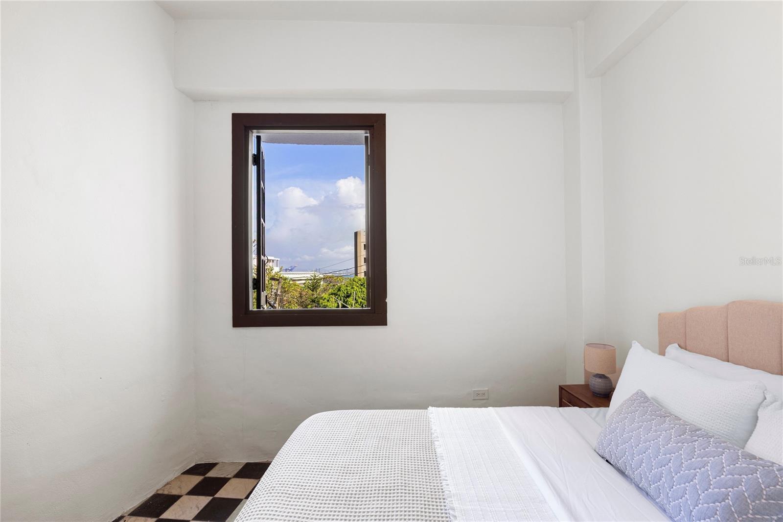 360-362 Fortaleza #7 Property Photo 8