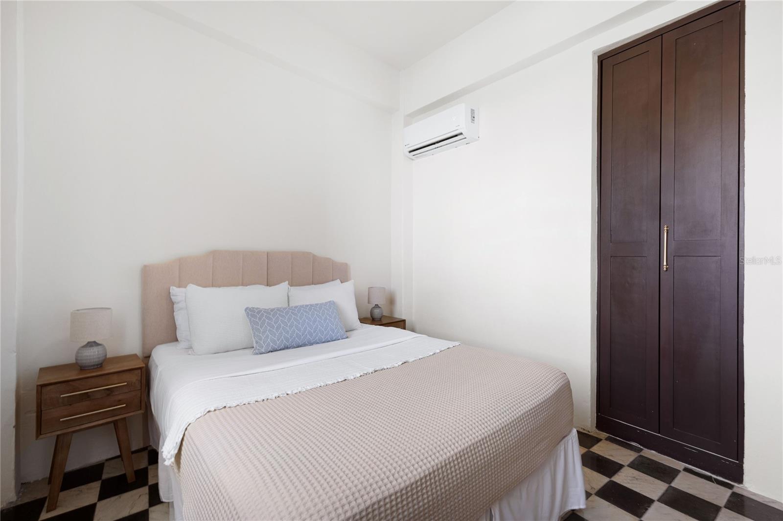 360-362 Fortaleza #7 Property Photo 9