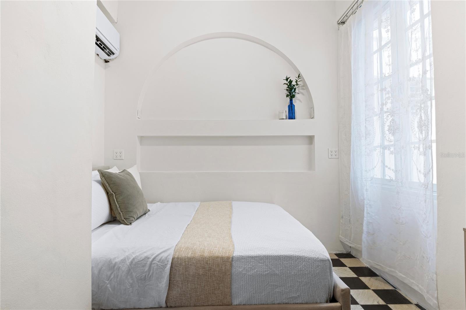 360-362 Fortaleza #7 Property Photo 12