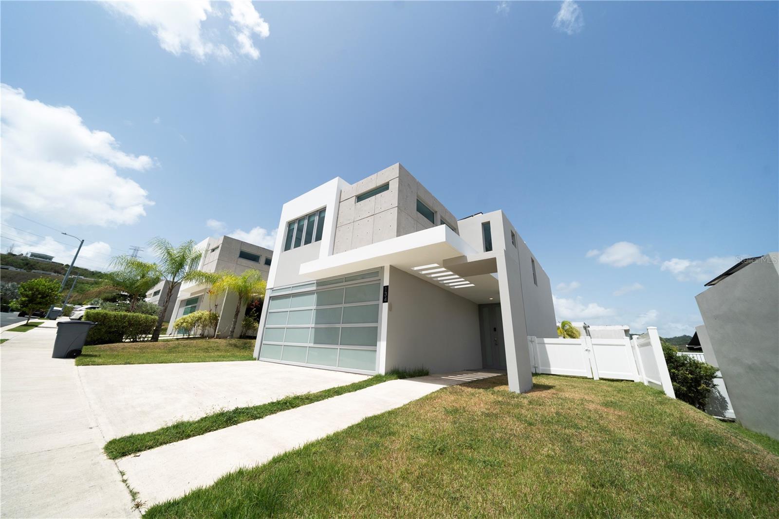 Calle 13 #134 Property Photo 1