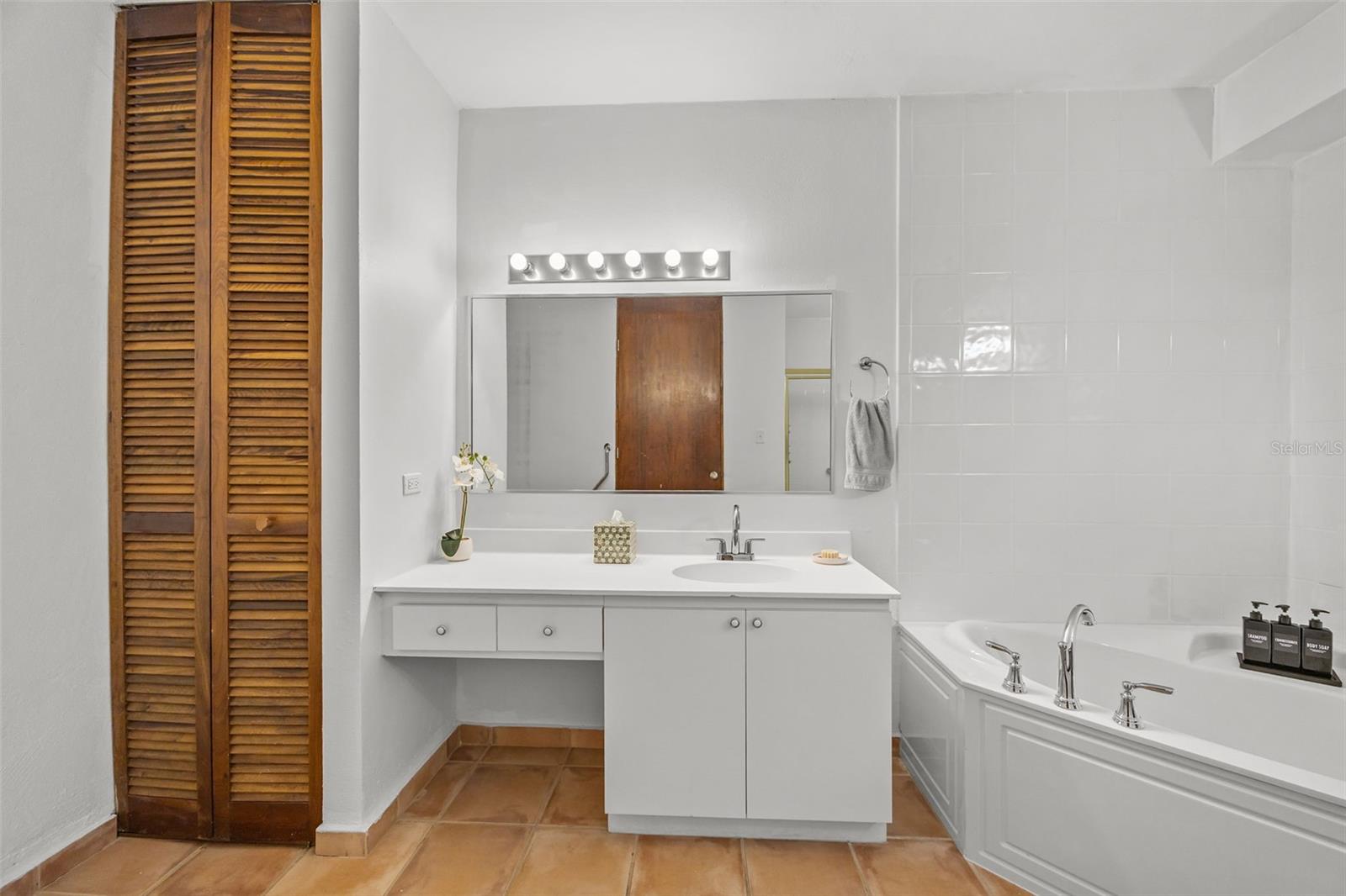 6690 Palma Real St #h-201 Property Photo 17