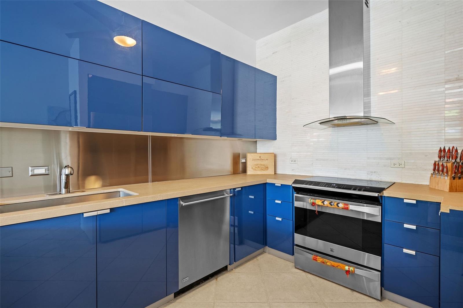 300 Harbour Drive #a7 Property Photo 12