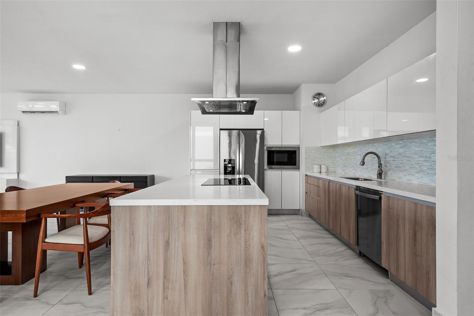Riviera 58 Central Park St Property Photo 3