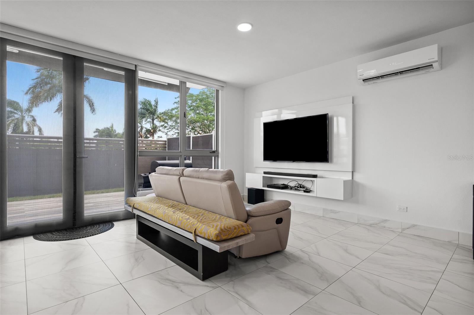 Riviera 58 Central Park St Property Photo 7