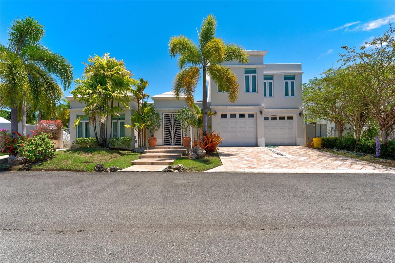 24 PASEO LAS PALMAS Property Photo 1