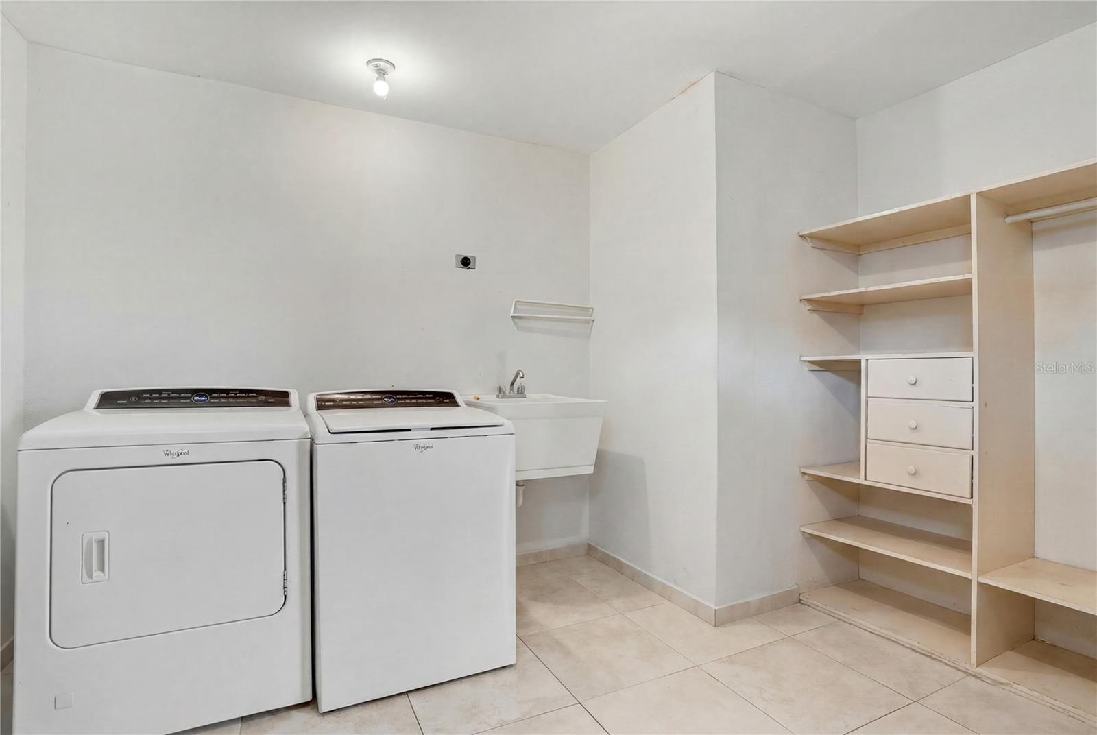 12-11 Calle Segovia Property Photo 7