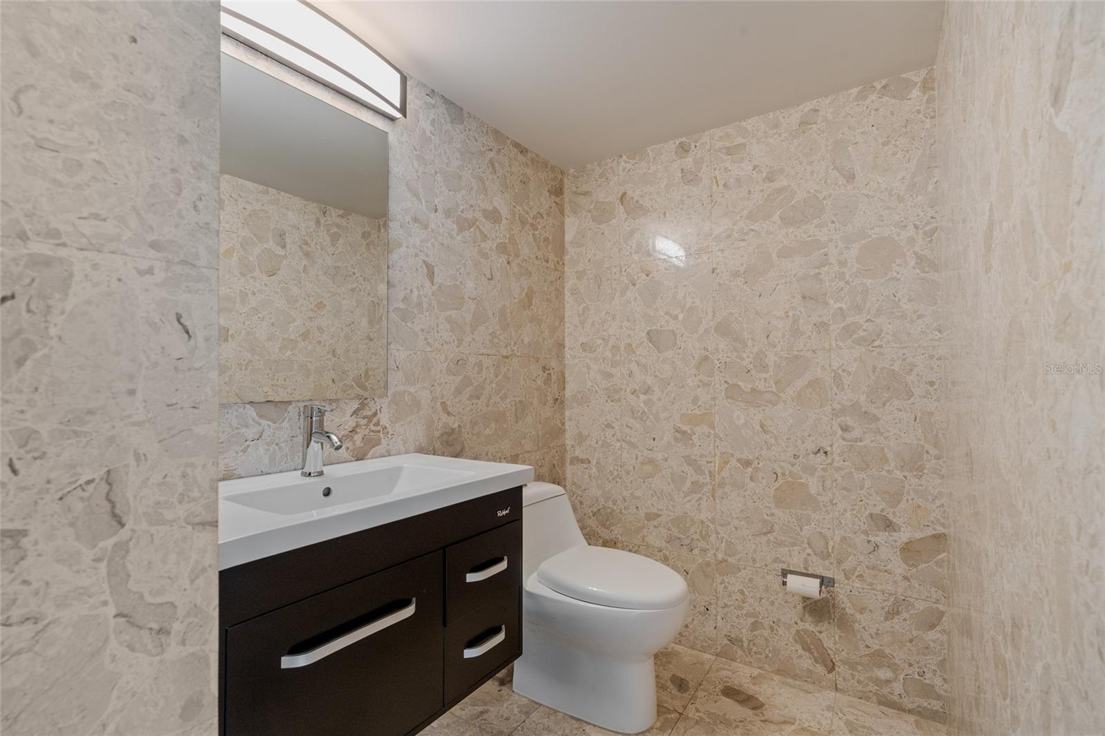 77 Kings Court #802 Property Photo 35