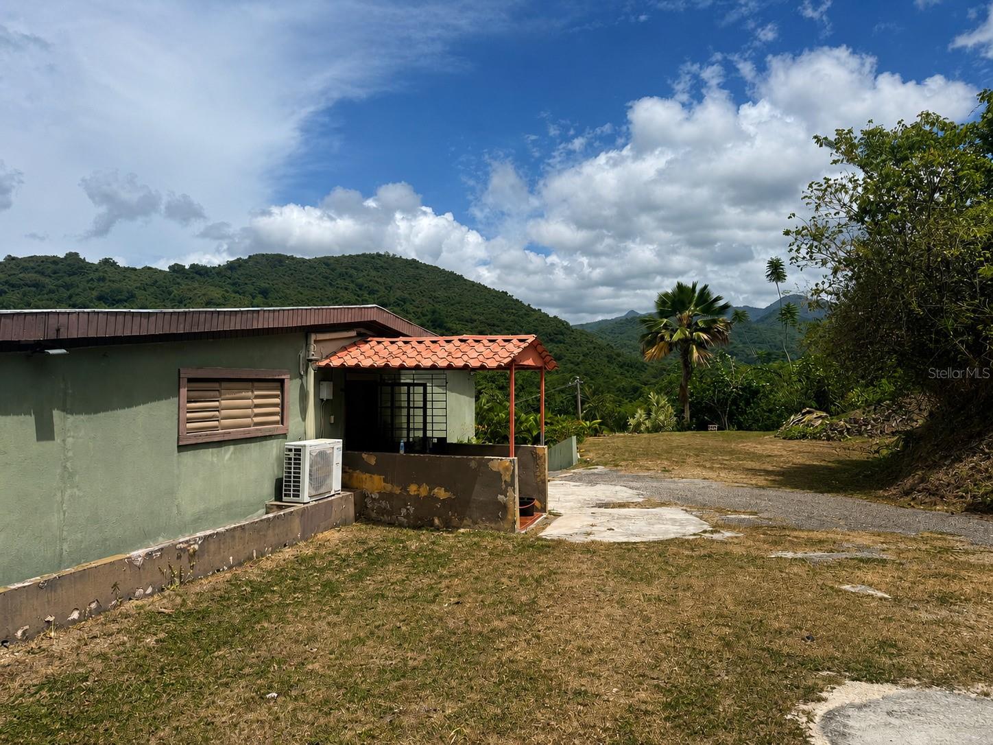 123 Carr Property Photo 4
