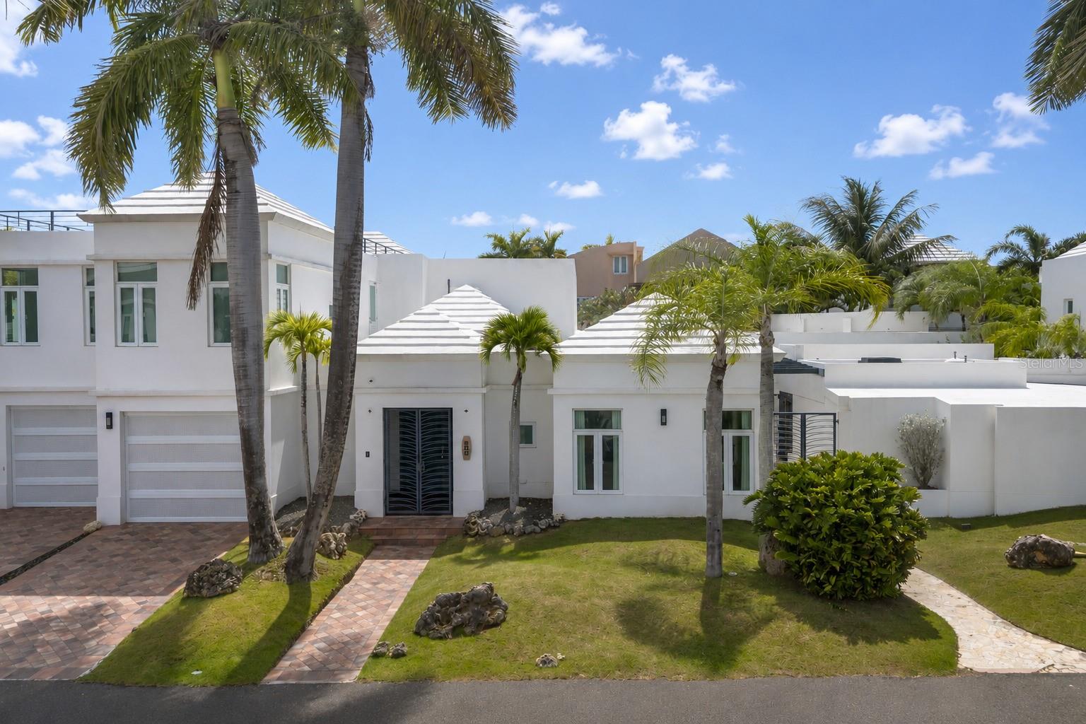 16 CALLE PALMA DE COCO Property Photo 1