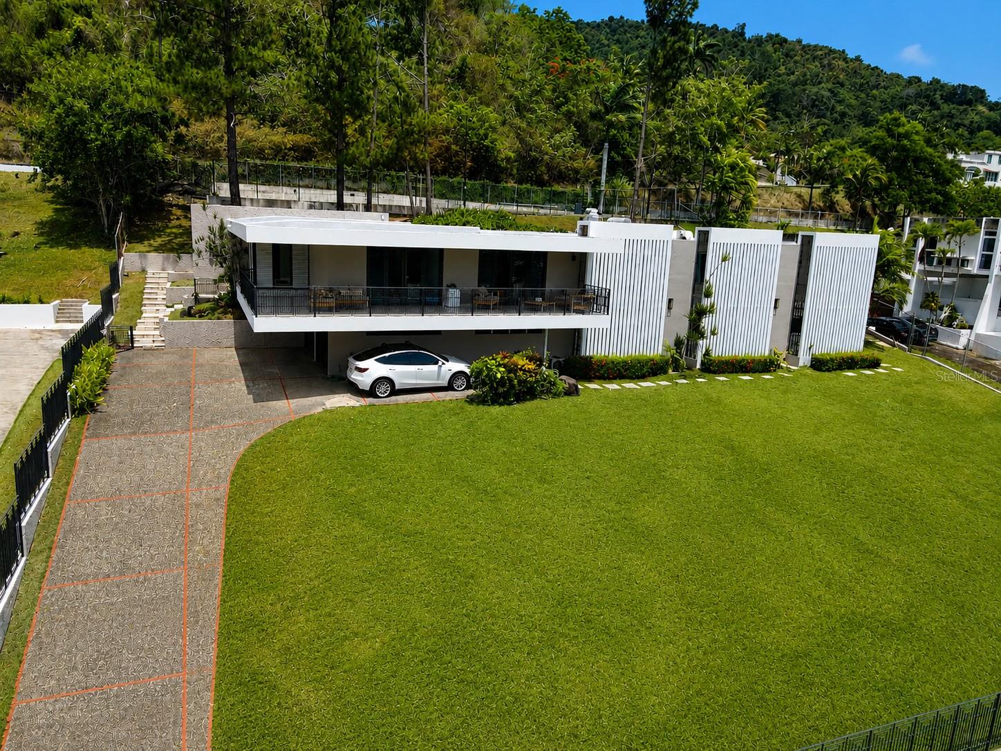 B7 Calle Industria Property Photo 2