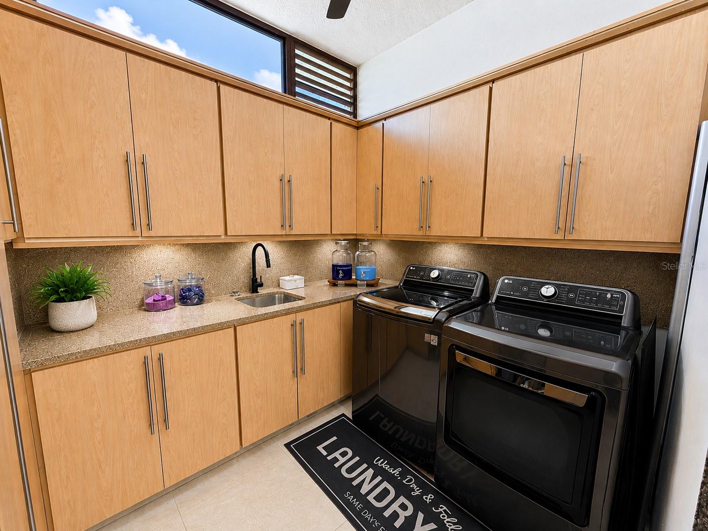 B7 Calle Industria Property Photo 19