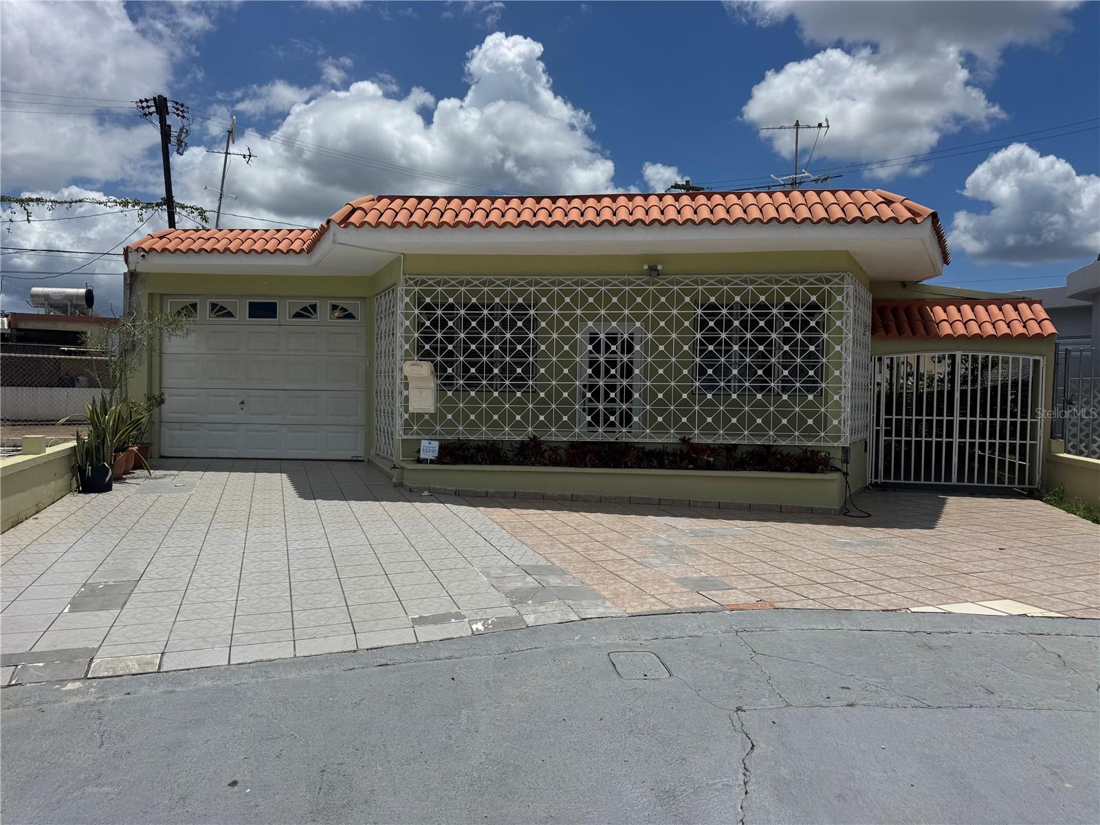 35 X Colombina Property Photo 1