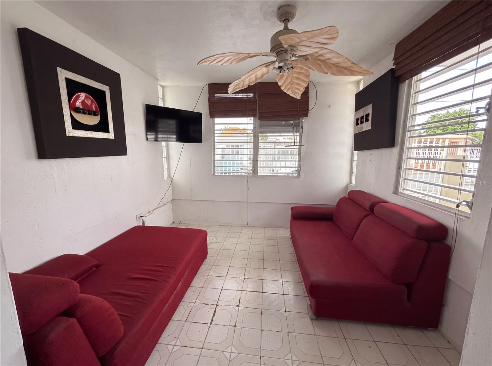 187 Romaguera St Property Photo 5