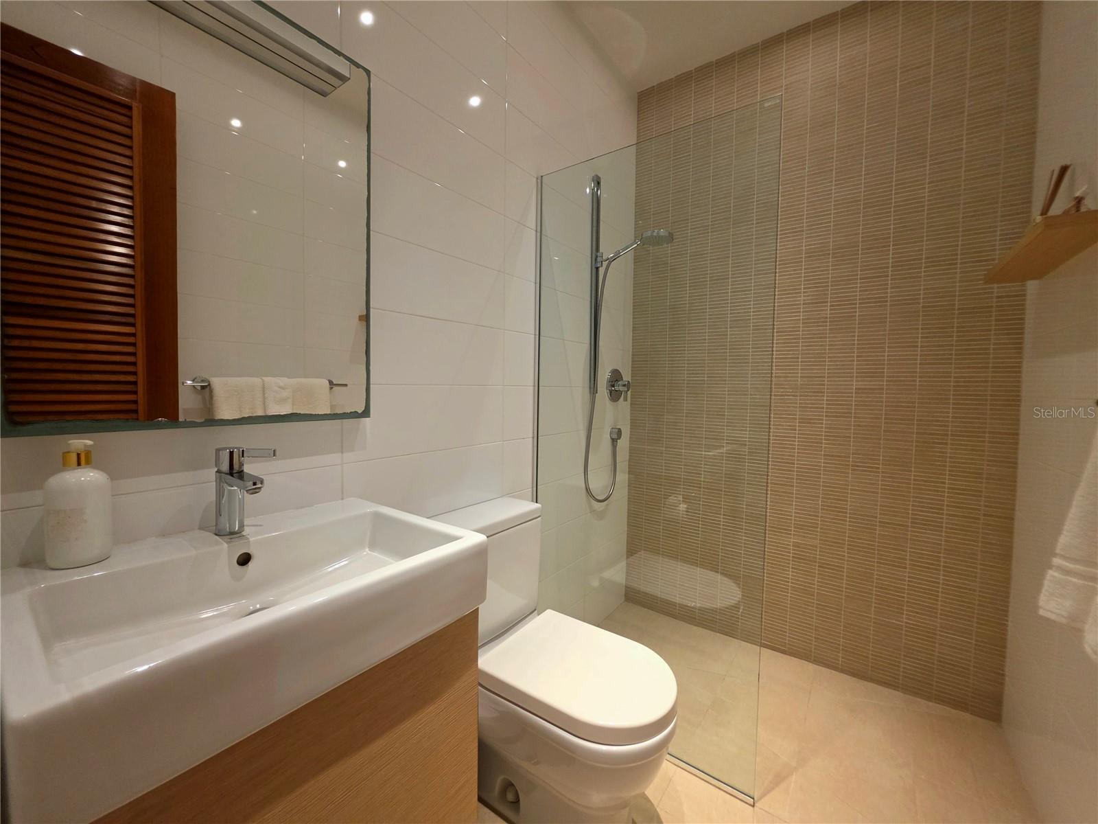 258 Luna Property Photo 15