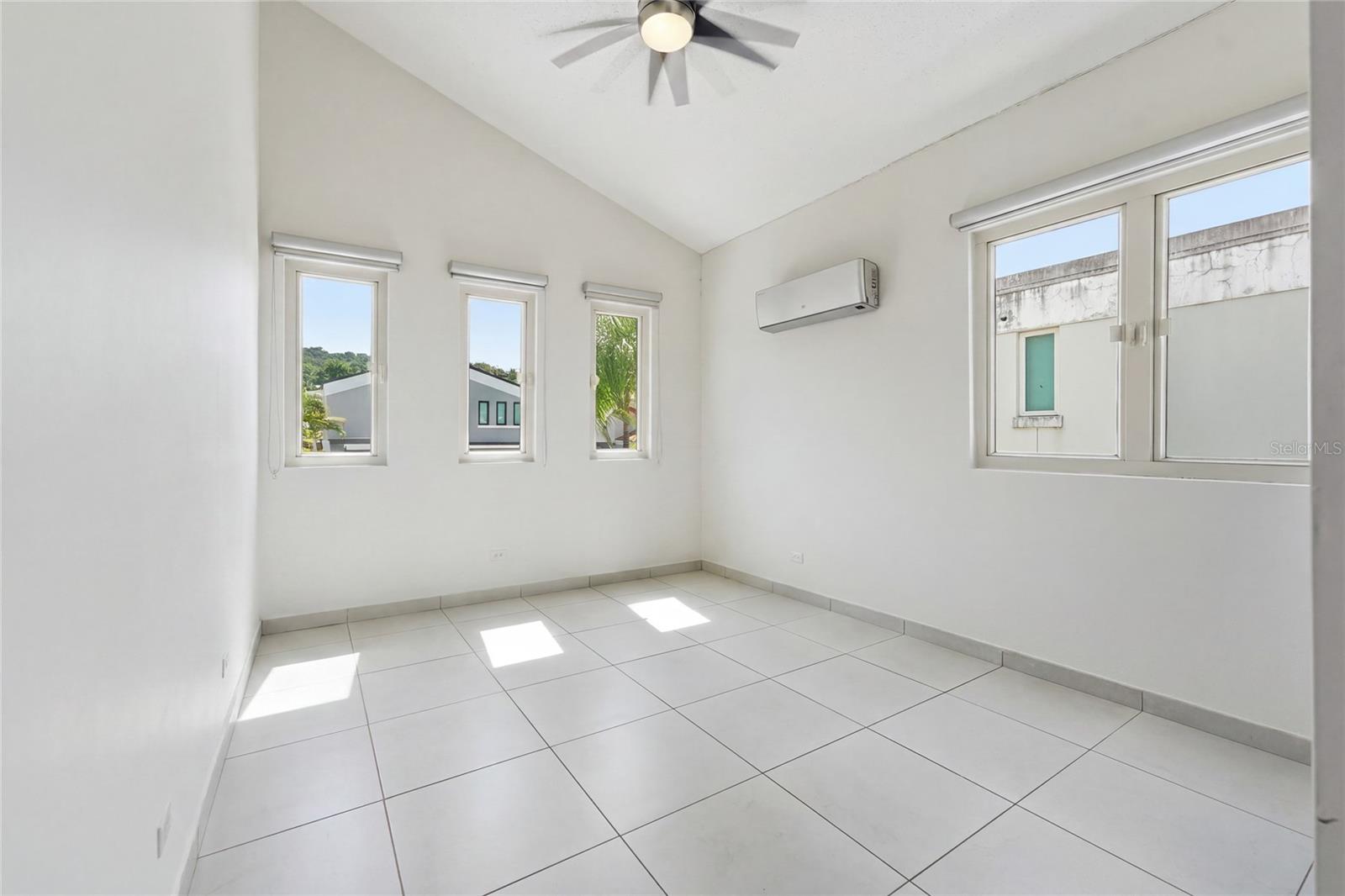 Bloque Ln Solar 27 Property Photo 17