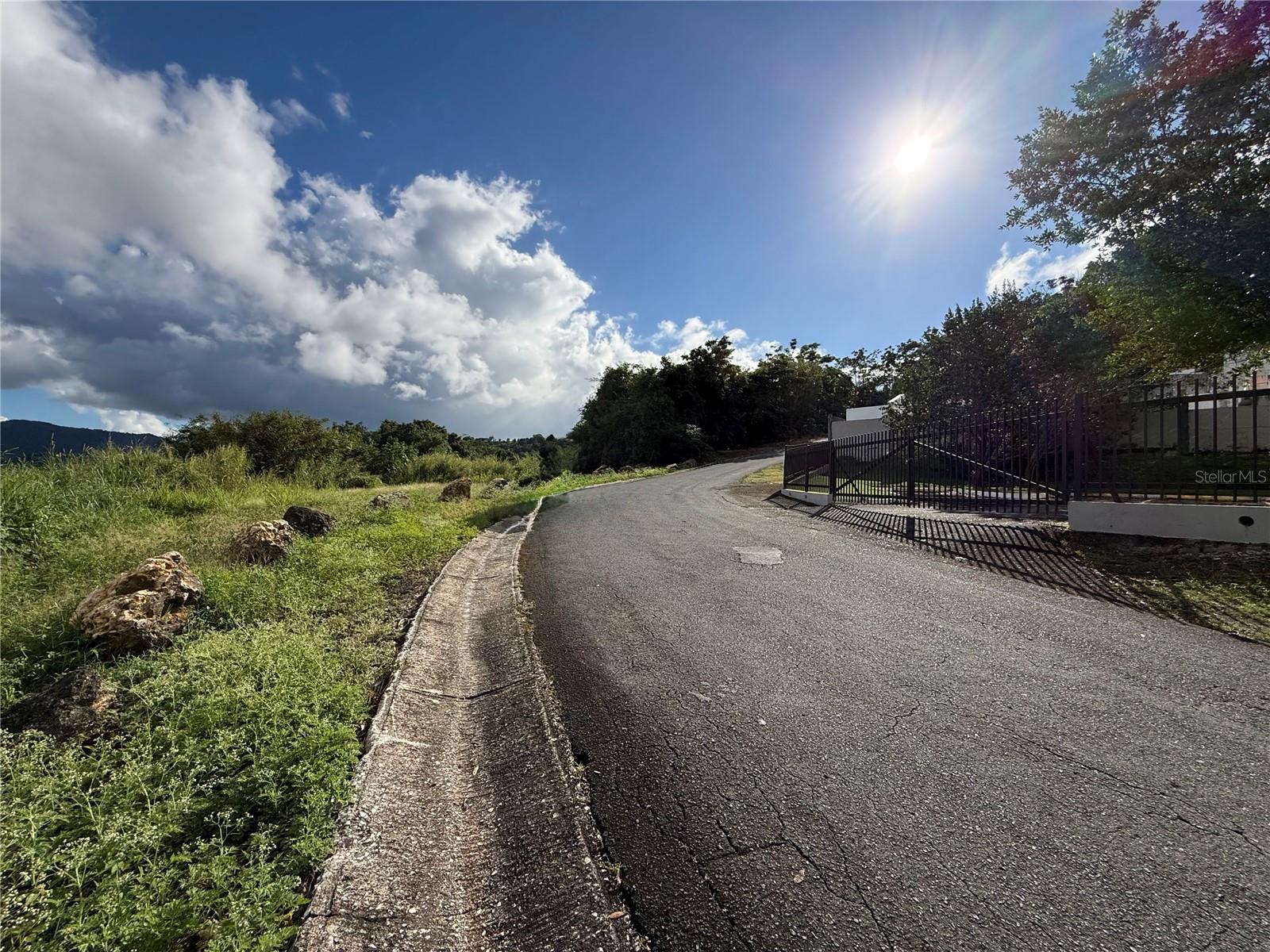 Carr 185 . #f Property Photo 4