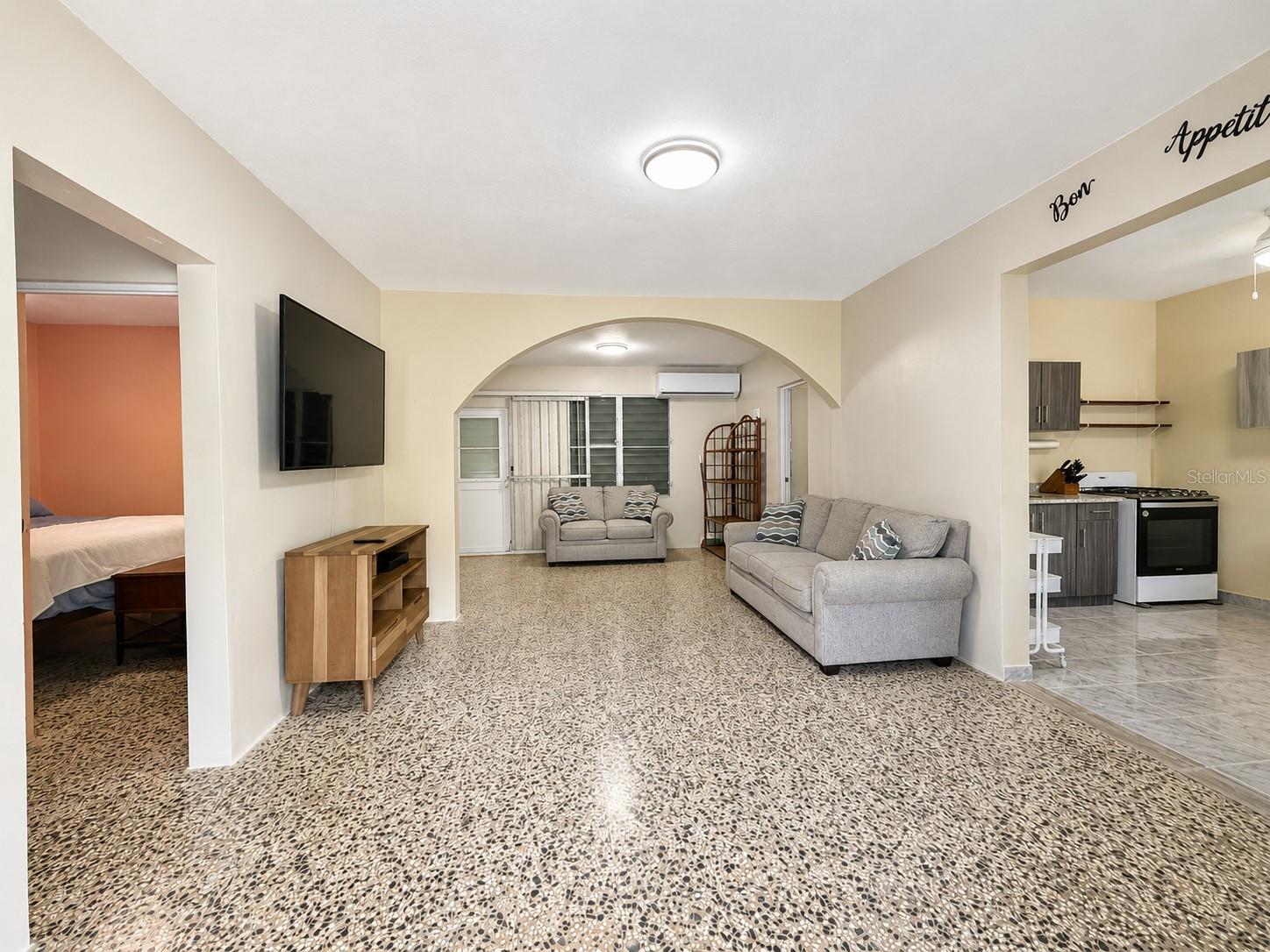 122 Pomarrosa St. Property Photo 3