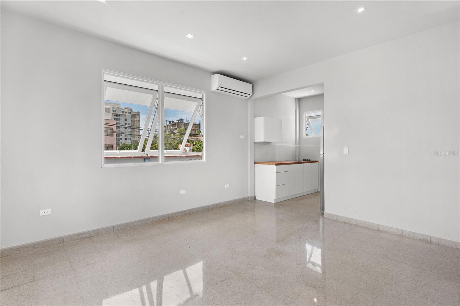 107 Taft #5 Property Photo 5