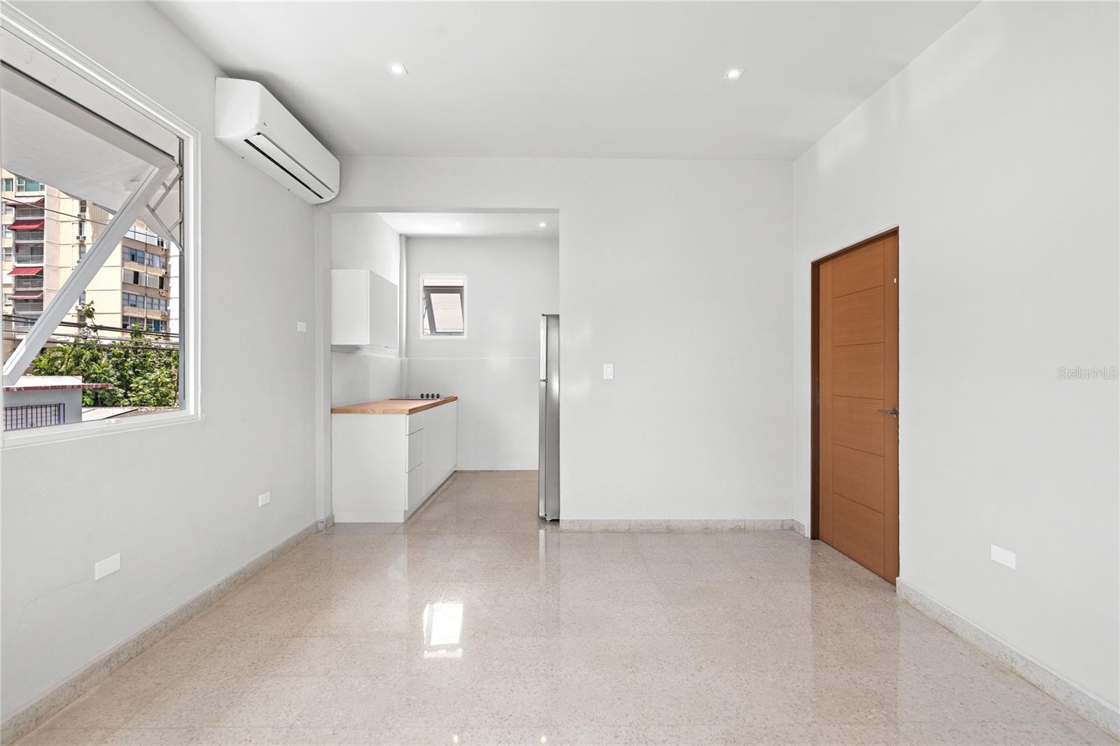 107 Taft #5 Property Photo 6