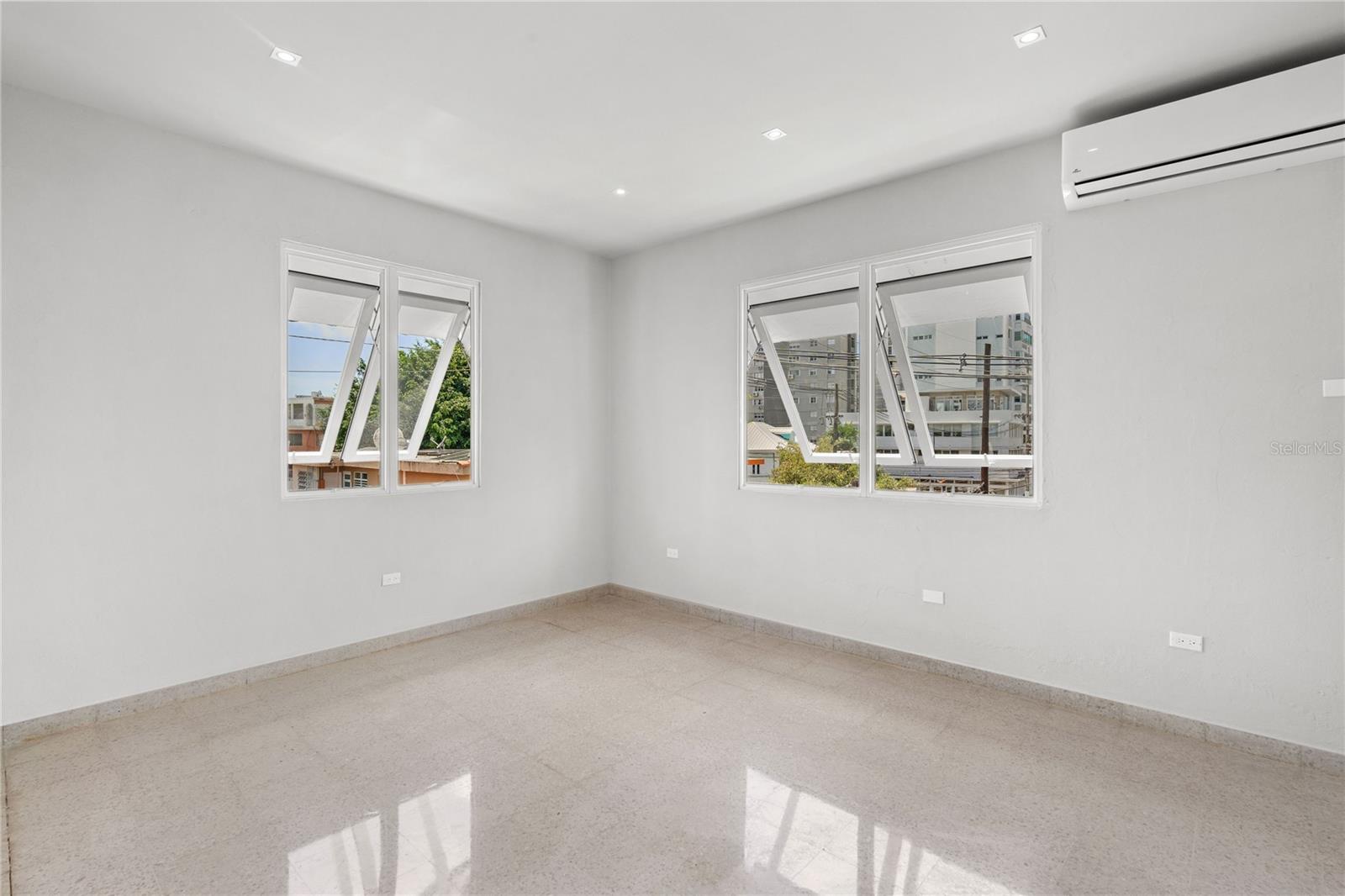 107 Taft #5 Property Photo 9