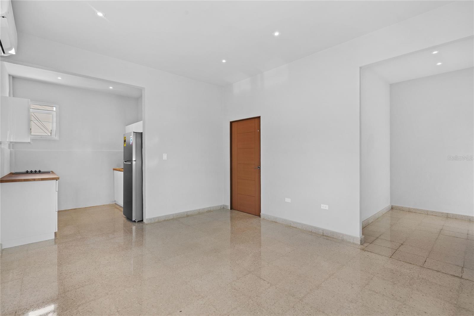 107 Taft #5 Property Photo 10
