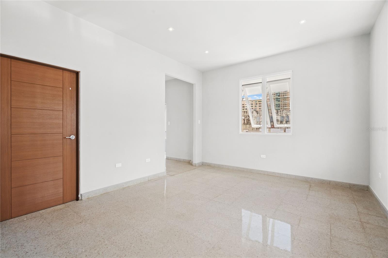 107 Taft #5 Property Photo 11