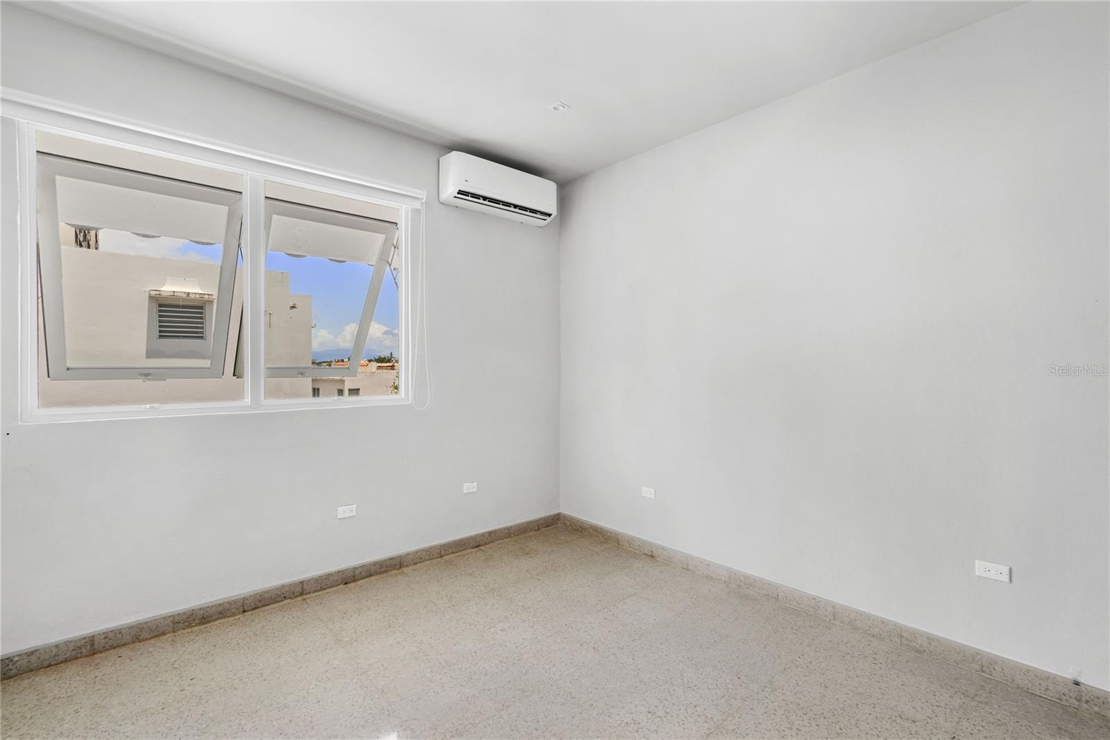 107 Taft #5 Property Photo 13