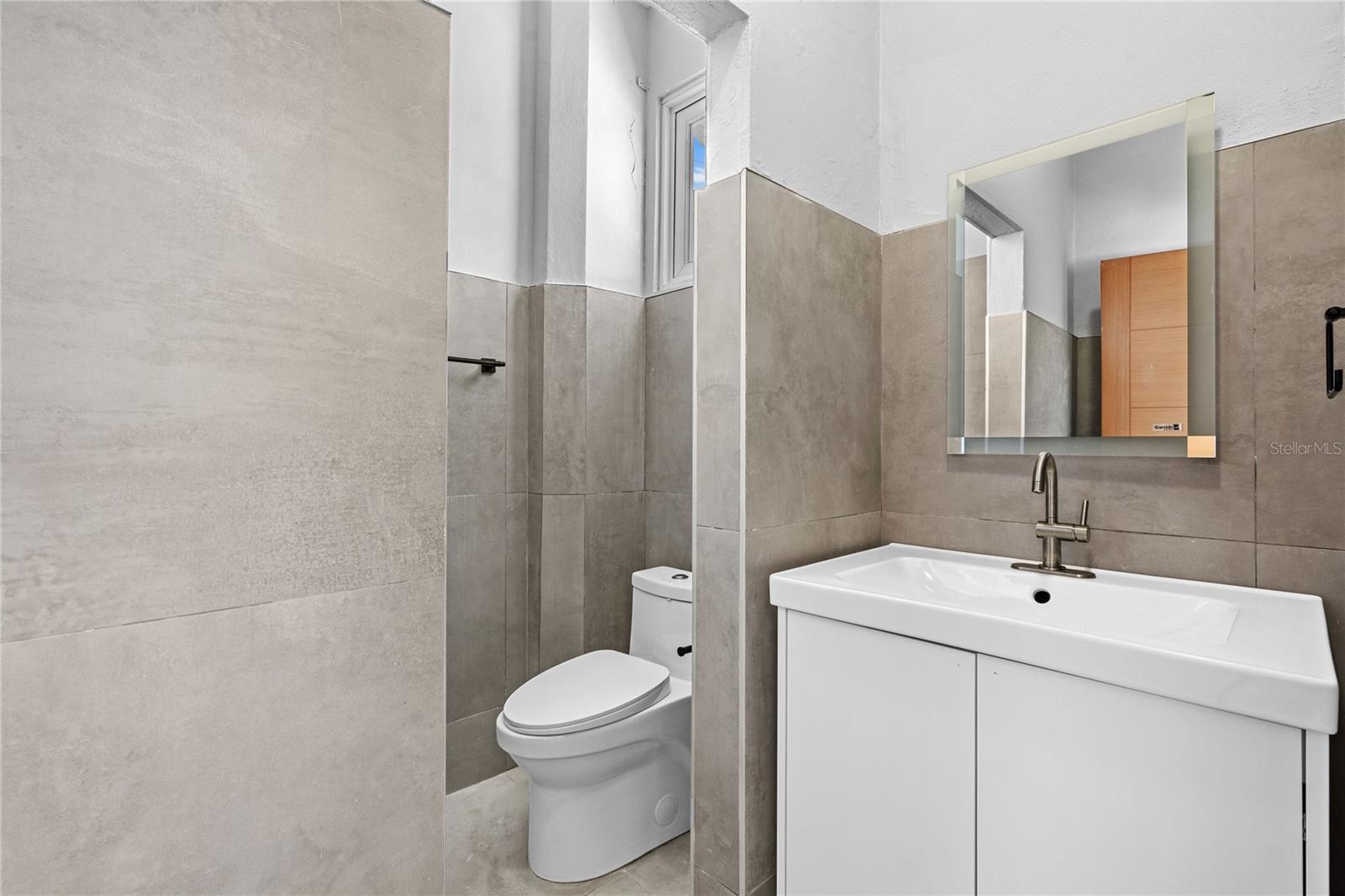 107 Taft #5 Property Photo 14