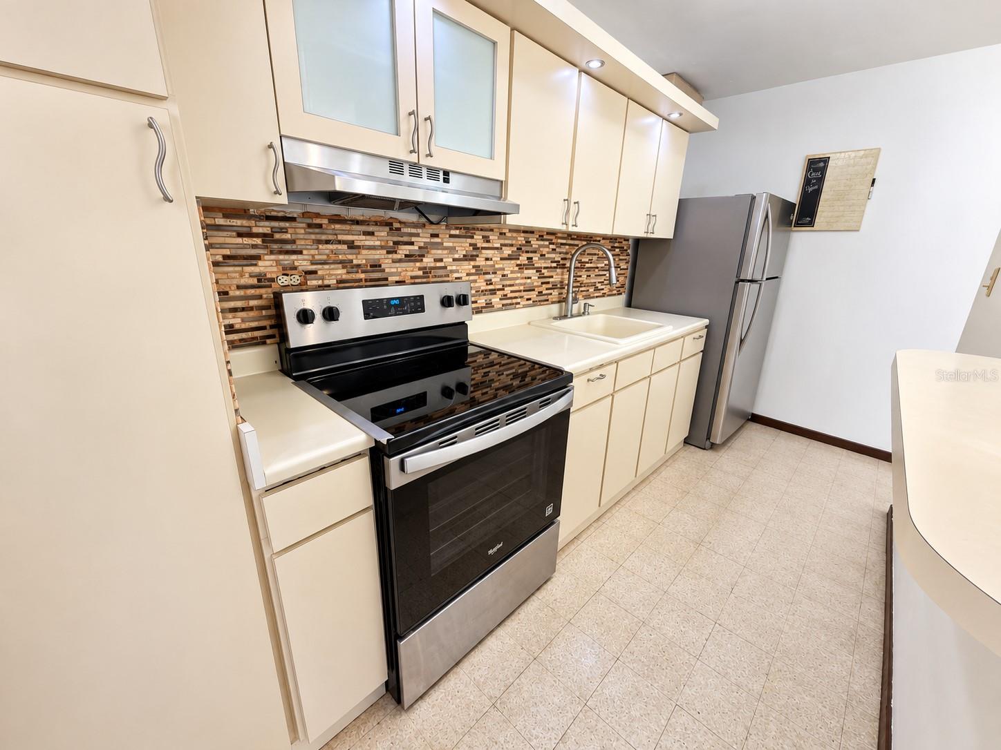 274 Calle Uruguay #202 Property Photo 6