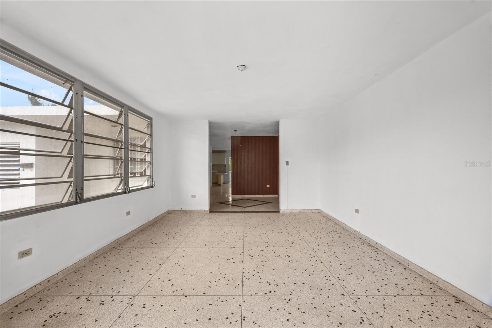5 Toledo St Property Photo 3